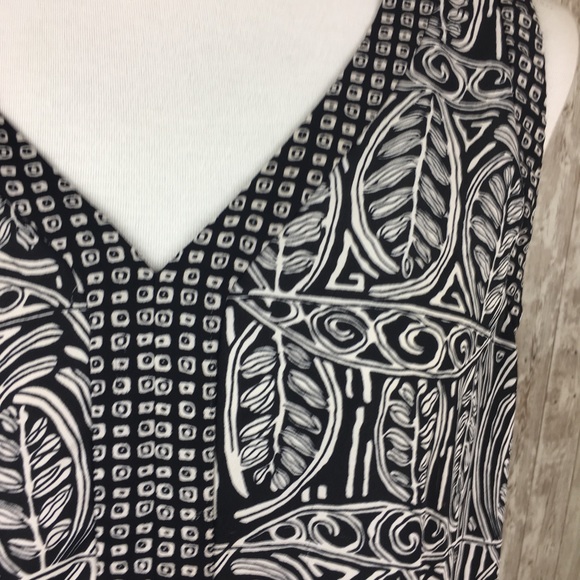 LOFT Black White Pattern Tank Blouse Sz Large - Picture 2 of 5